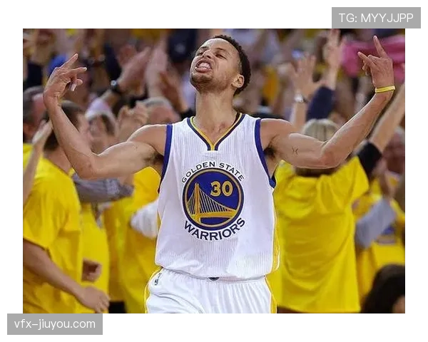 特写：库里在常规赛收官战命中第3500记三分，独享历史第一